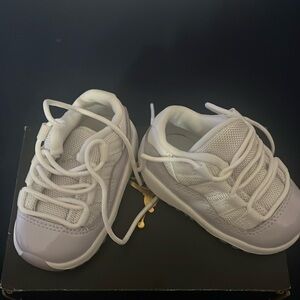 Jordan retro 11 low lilac purple